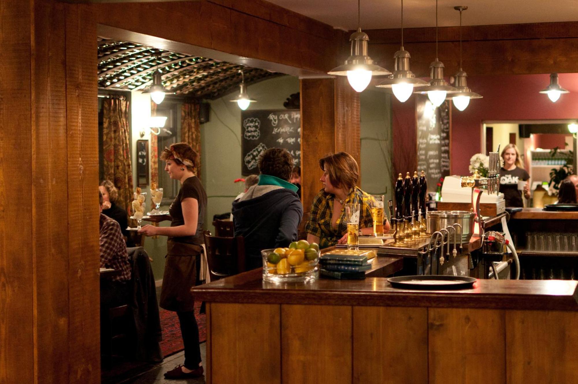 Oak Inn Upton Snodsbury Eksteriør bilde