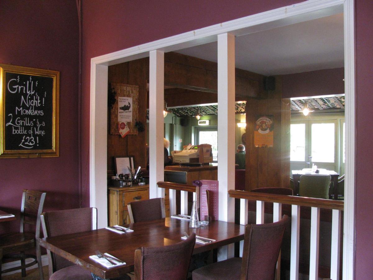 Oak Inn Upton Snodsbury Eksteriør bilde