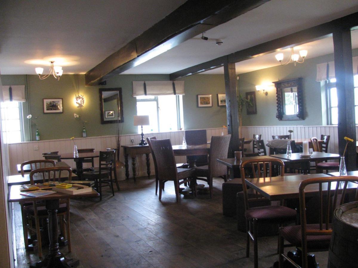 Oak Inn Upton Snodsbury Eksteriør bilde
