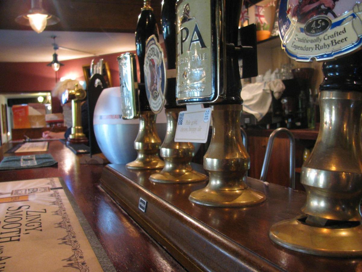 Oak Inn Upton Snodsbury Eksteriør bilde